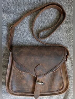 Vintage-Style Brown Leather Crossbody Bag